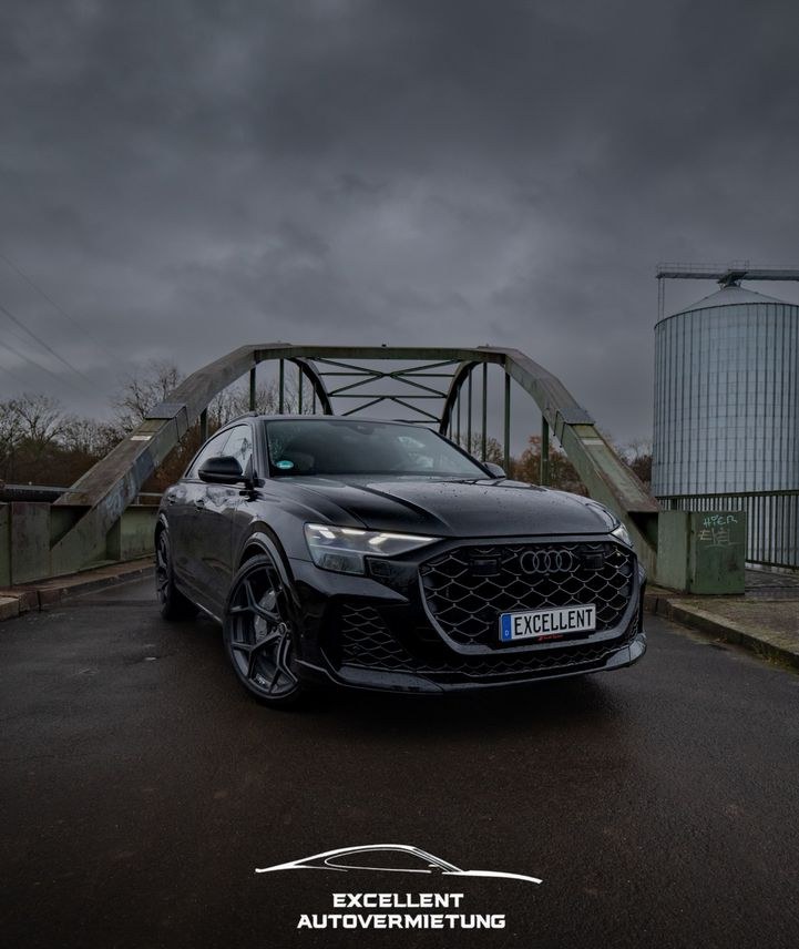 Audi RSQ8 Performance 640 PS Sportwagen mieten in Kirchlengern