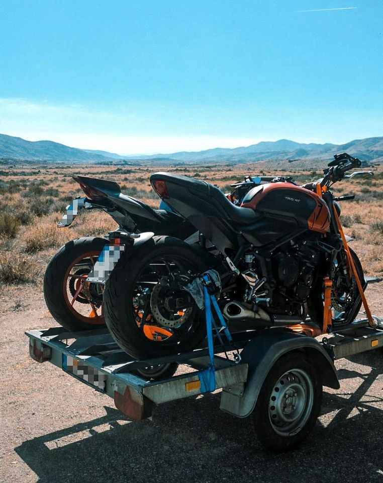 3er 750kg Motorradanhänger Motorradtransporter mieten in Darmstadt – 2