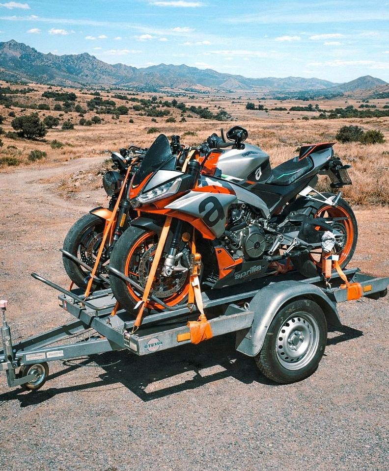 3er 750kg Motorradanhänger Motorradtransporter mieten in Darmstadt