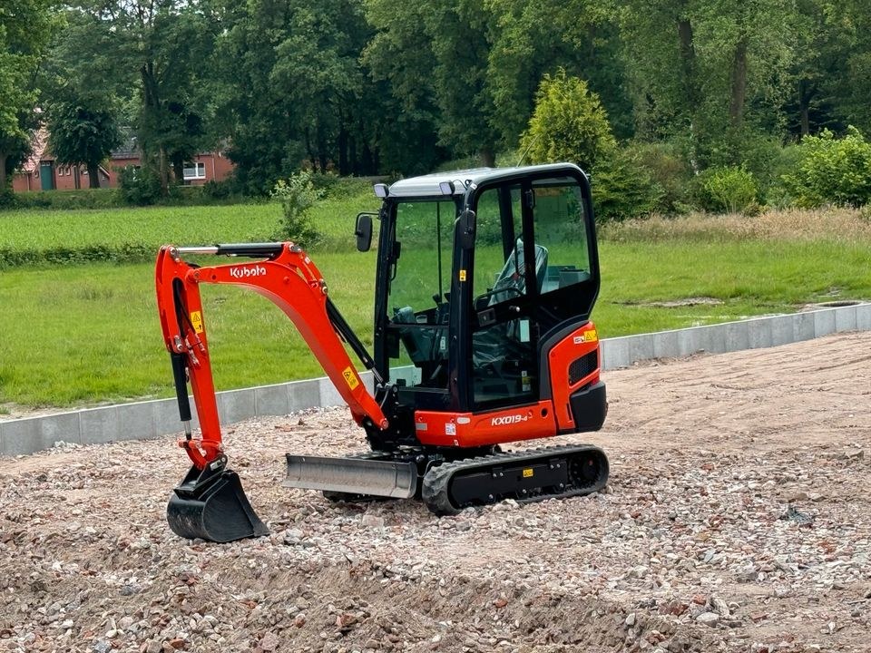 Bagger Minibagger Kubota KX019 4 mieten in Uplengen