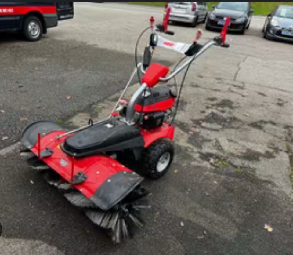 Kehrmaschine Motorbesen mieten in Uplengen – für gründliche Reinigung – 2