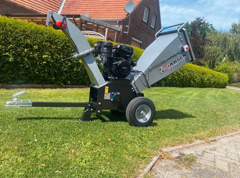 Schredder Buschhacker Häcksler mieten in Uplengen – 4
