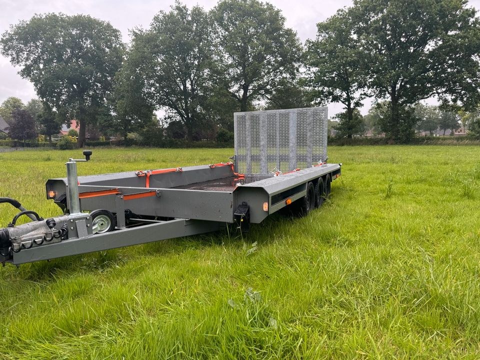 Maschinentransporter Tieflader mieten in Uplengen