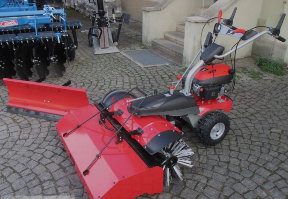 Kehrmaschine Motorbesen mieten in Uplengen – für gründliche Reinigung