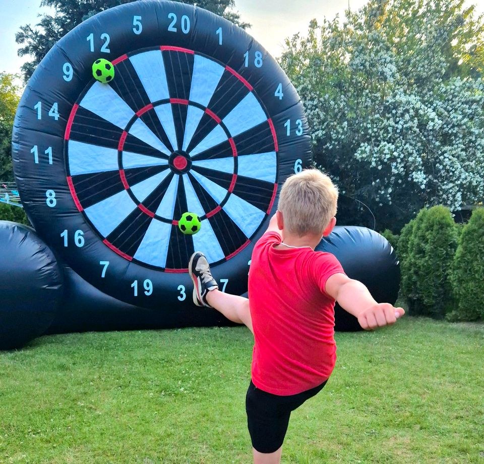 Mega XXL Fußballdart N 3,50m Höhe aufblasbar mieten in Deutsch Evern