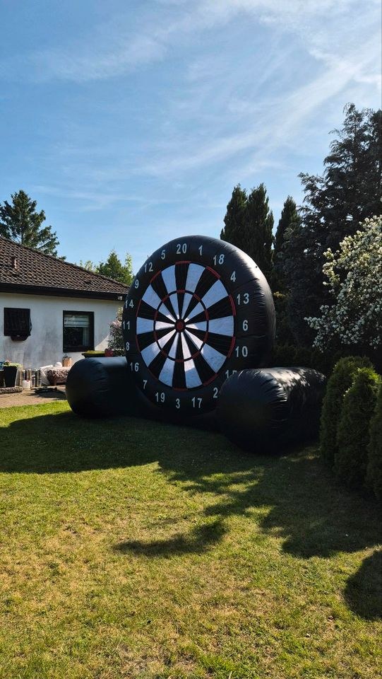 Mega XXL Fußballdart N 3,50m Höhe aufblasbar mieten in Deutsch Evern – 2