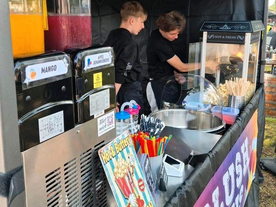 Full Service Fun Food Stand Popcornmaschine mieten in Deutsch Evern – 4