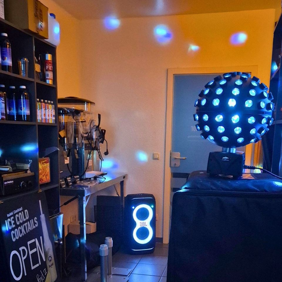Discokugel LED Strahleneffekt Lichteffekt mieten in Deutsch Evern – 2