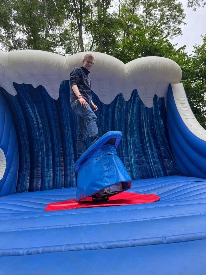 Surf Simulator Action Spaß jedes mieten bei Eventservice Flo Zeltmann