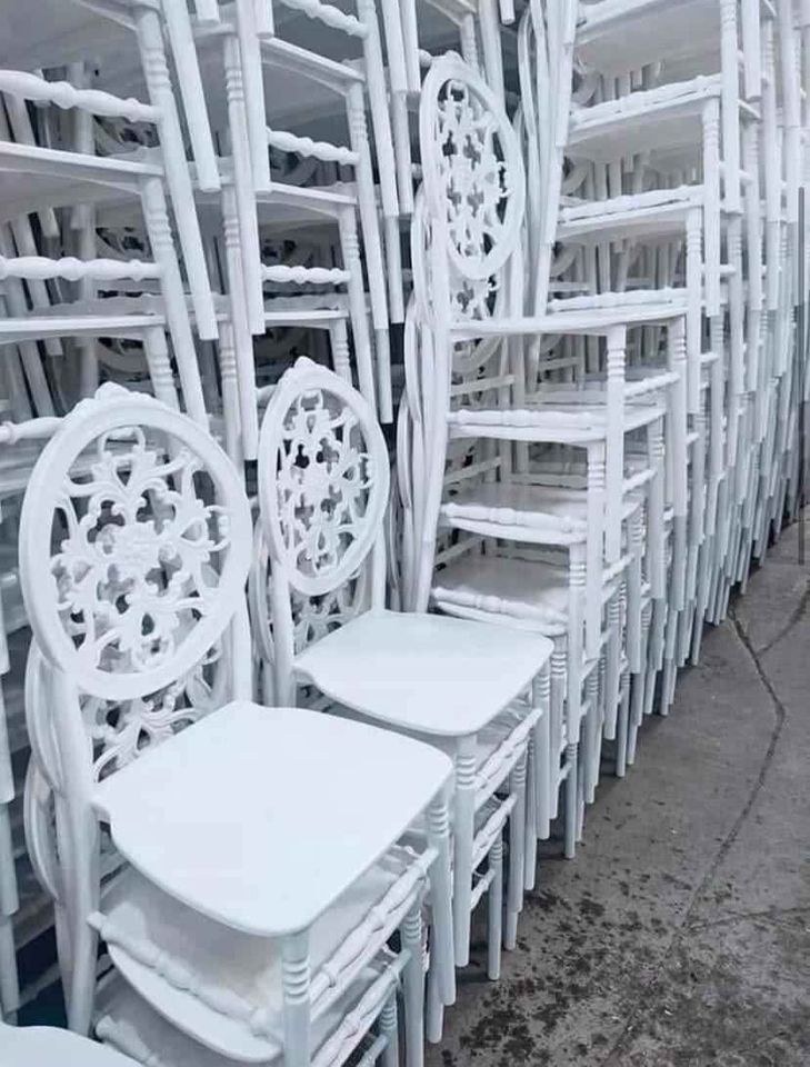 Deko Stuhl Runder Tisch Tischdecke mieten in Gelsenkirchen