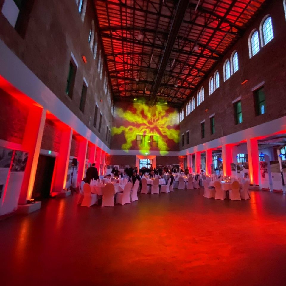 Banketttisch Bankettstühle Firmenfeier mieten bei FTF Events