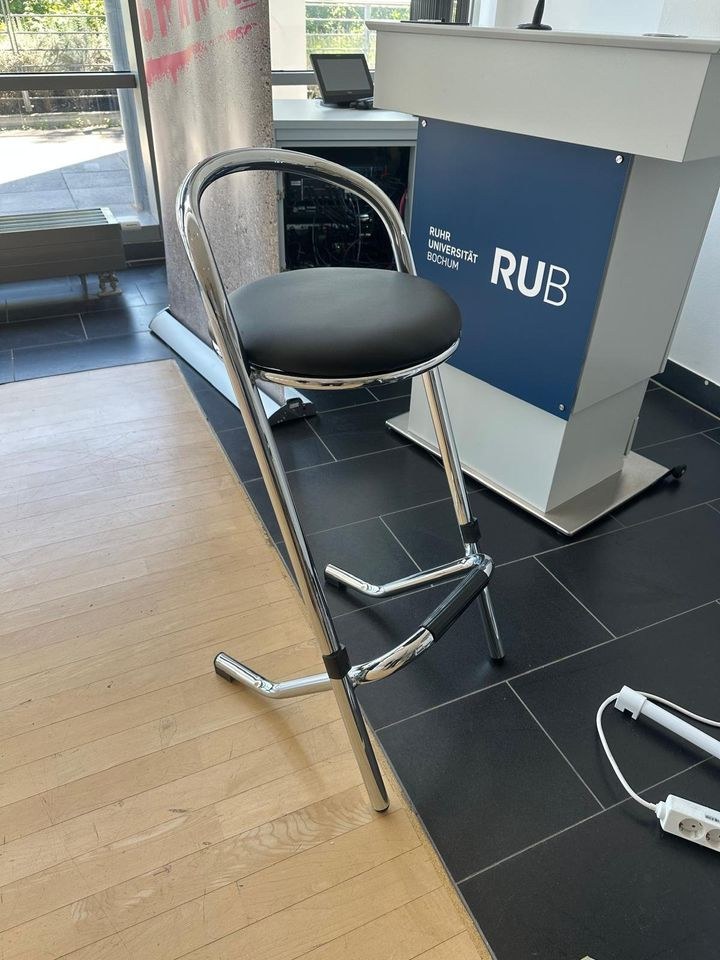 Barhocker schwarz 75 Stück pro mieten in Mülheim (Ruhr) – 2