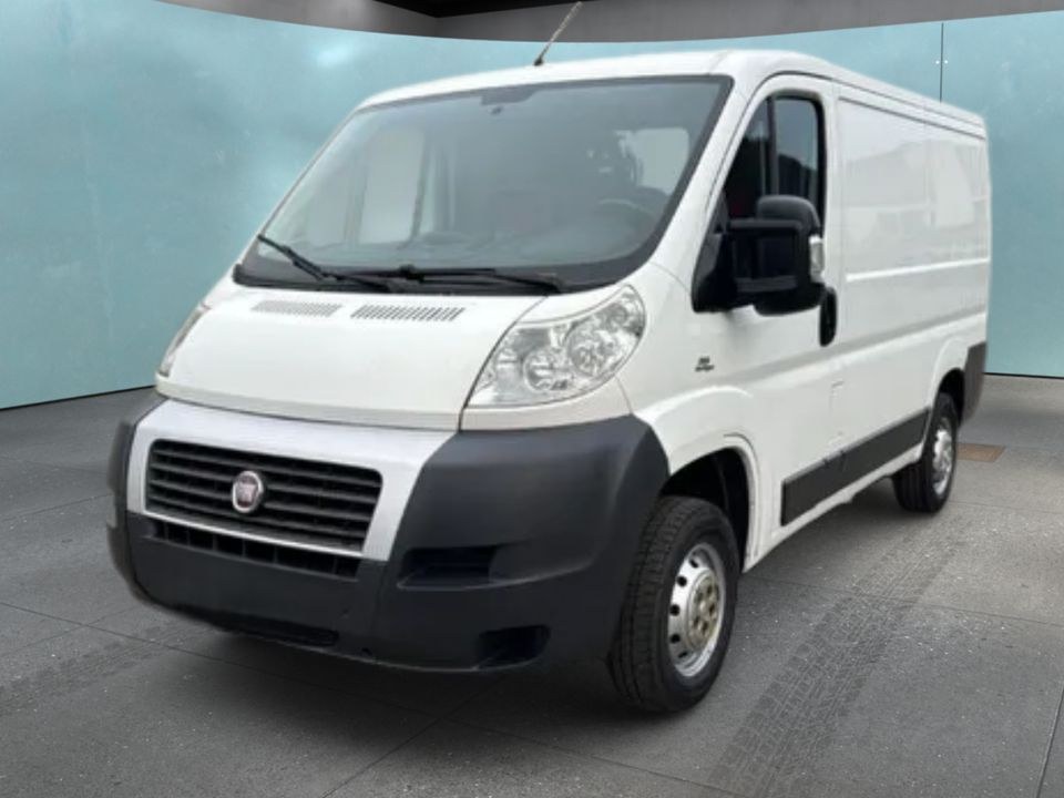 TRANSPORTER BUS L1 H1 300KM 3,5T mieten in Krefeld – für Gruppe & Team