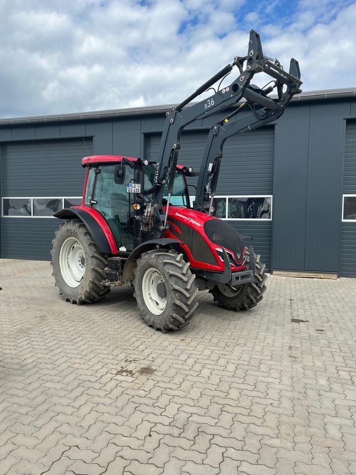 Schlepper 85 PS inkl Frontlader mieten bei Grossmann & Siegmeier