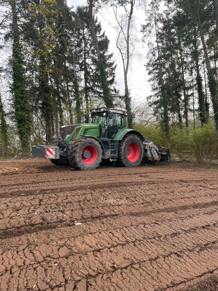 Schlepper 350 PS inkl Forstfräse mieten bei Grossmann & Siegmeier
