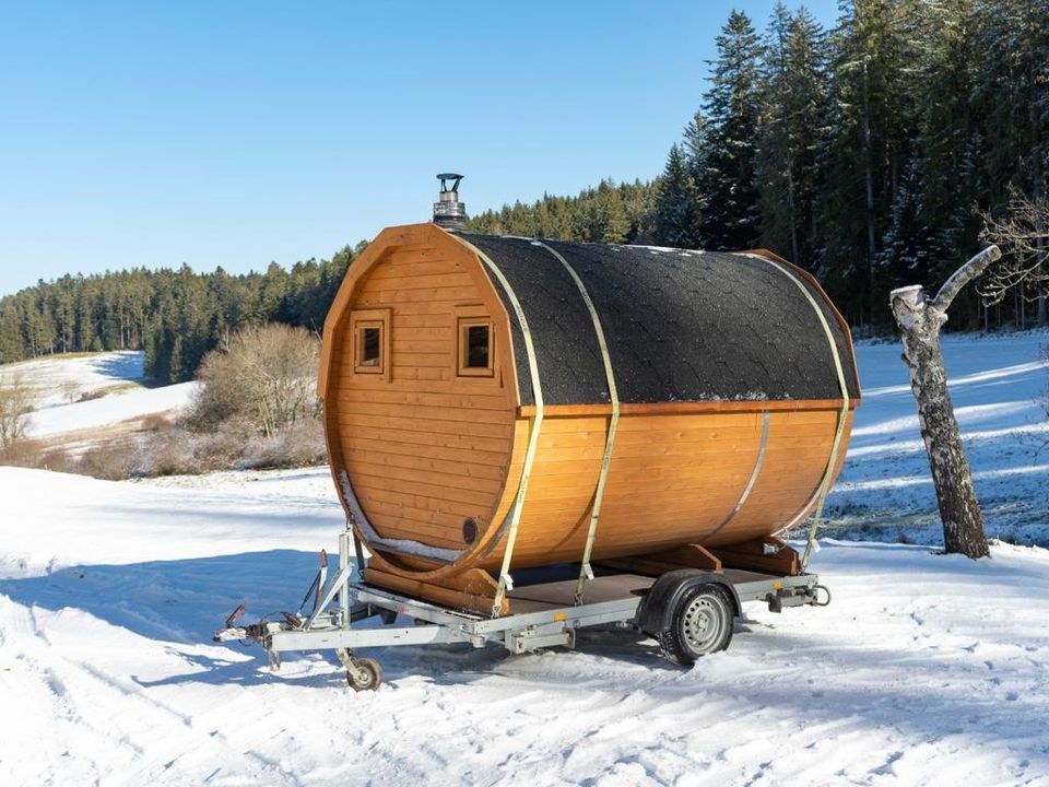 Fasssauna mobile Saunafass mieten bei Alicia Laaser Heimatwärme-Sauna