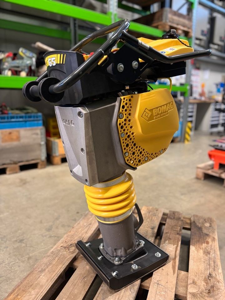 Bomag Stampfer BT65 70 kg Honda GXR120 4 Takt mieten in Bibertal – 2