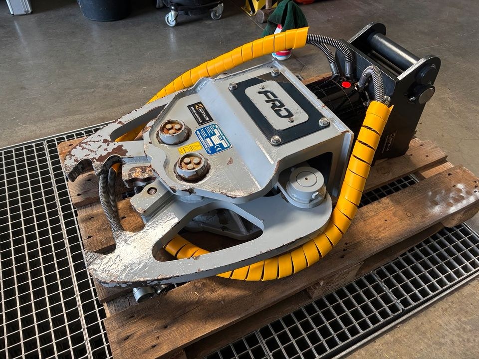 FRD VXS 2ER MS01 MS03 Abbruchzange Betonschere mieten in Bibertal – 2