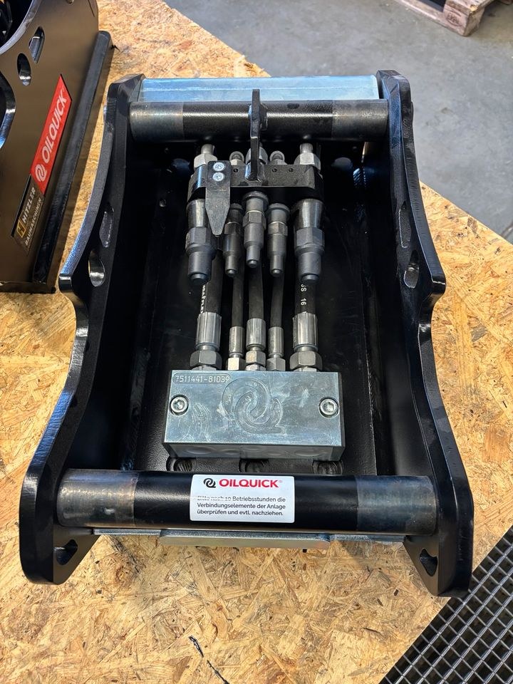 OilQuick OQ 45 5 Adapterplatte Greifer Fräse mieten in Bibertal – 4