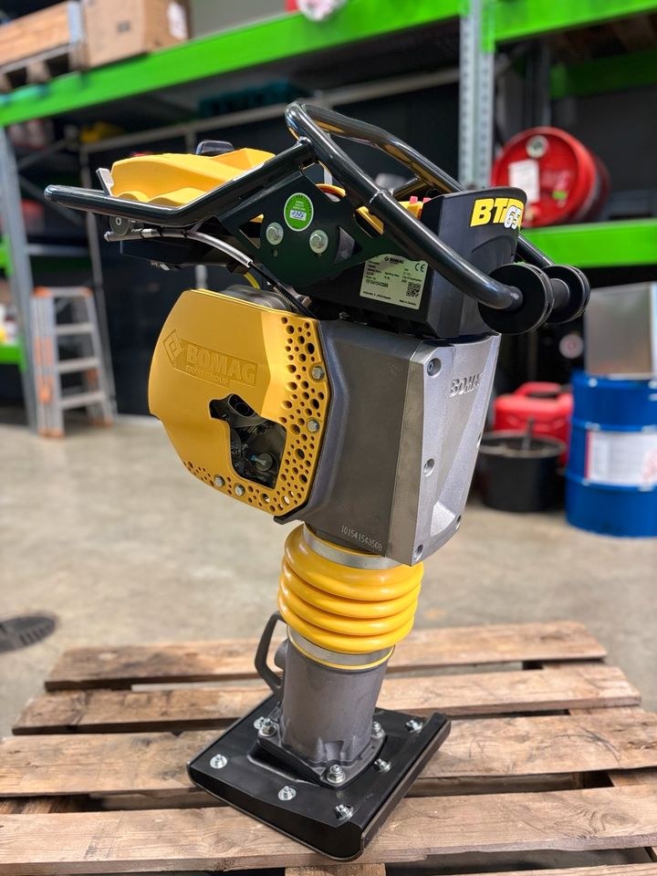 Bomag Stampfer BT65 70 kg Honda GXR120 4 Takt mieten in Bibertal