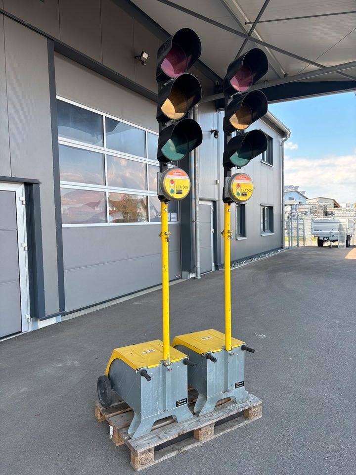 Nissen LZA 500 Verkehrsampel Lichtsignalanlage mieten in Bibertal