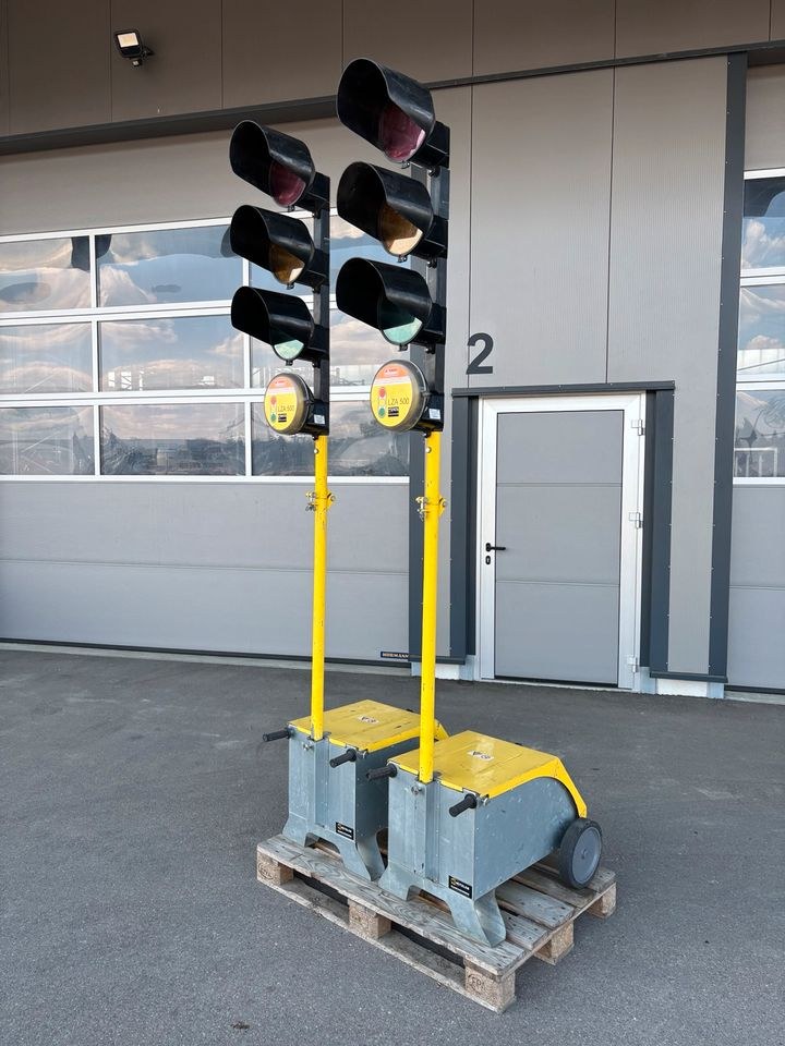 Nissen LZA 500 Verkehrsampel Lichtsignalanlage mieten in Bibertal – 3