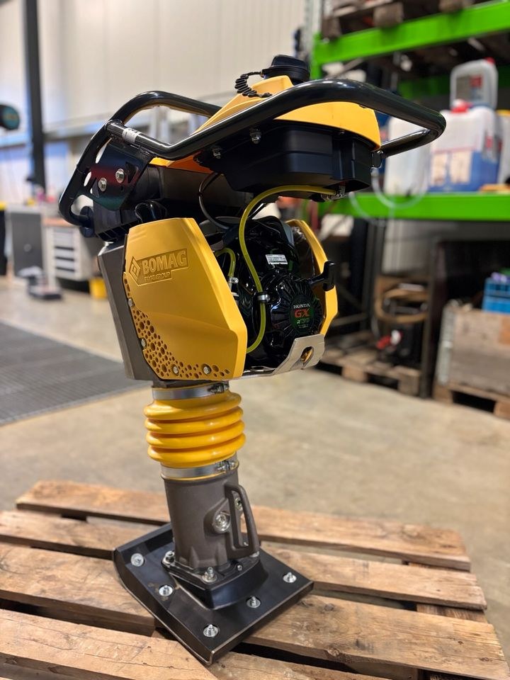 Bomag Stampfer BT65 70 kg Honda GXR120 4 Takt mieten in Bibertal – 3