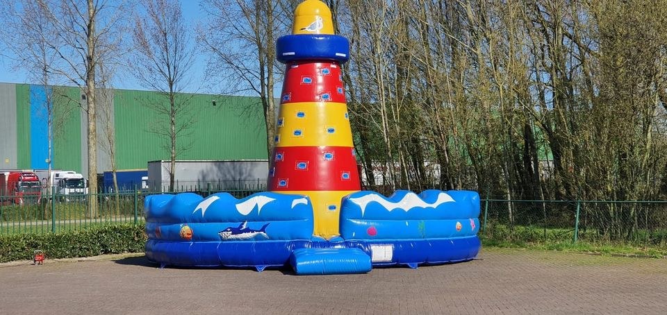 Hüpfburg Kletterberg Leuchtturm mieten bei Thomas