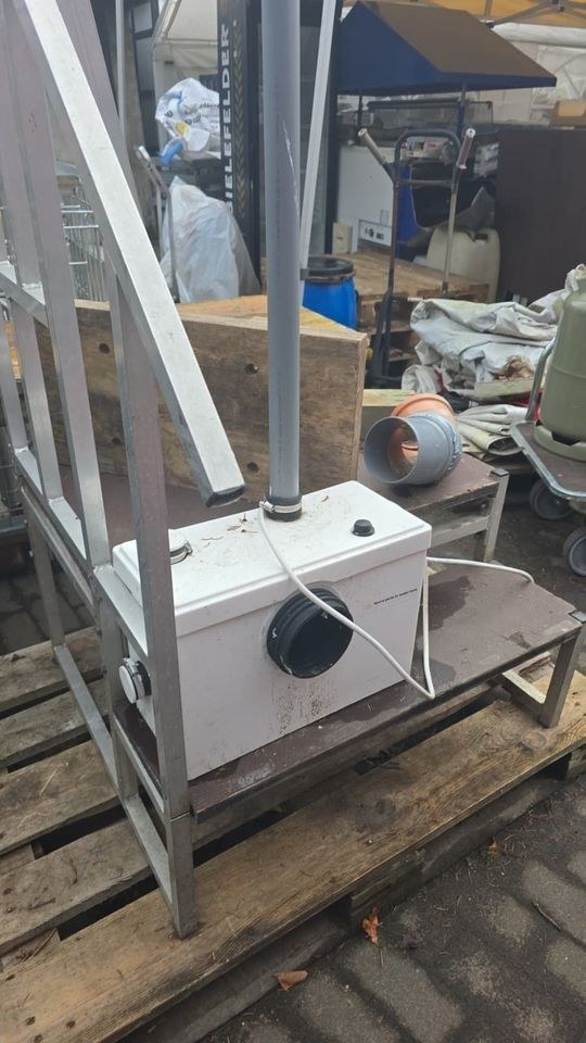 Hackerpumpe WC Hebeanlage Abwasserpumpe mieten in Bielefeld