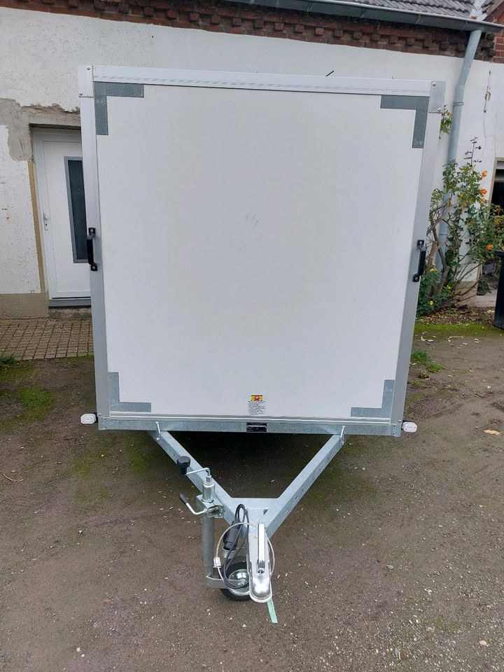 Anhänger Koffer 750kg 2,50m innen 1 Monat mieten in Issum – 2
