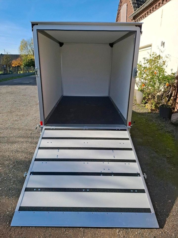 Anhänger 1,3t Koffer mieten in Issum – für Umzug & Baumarkt – 4