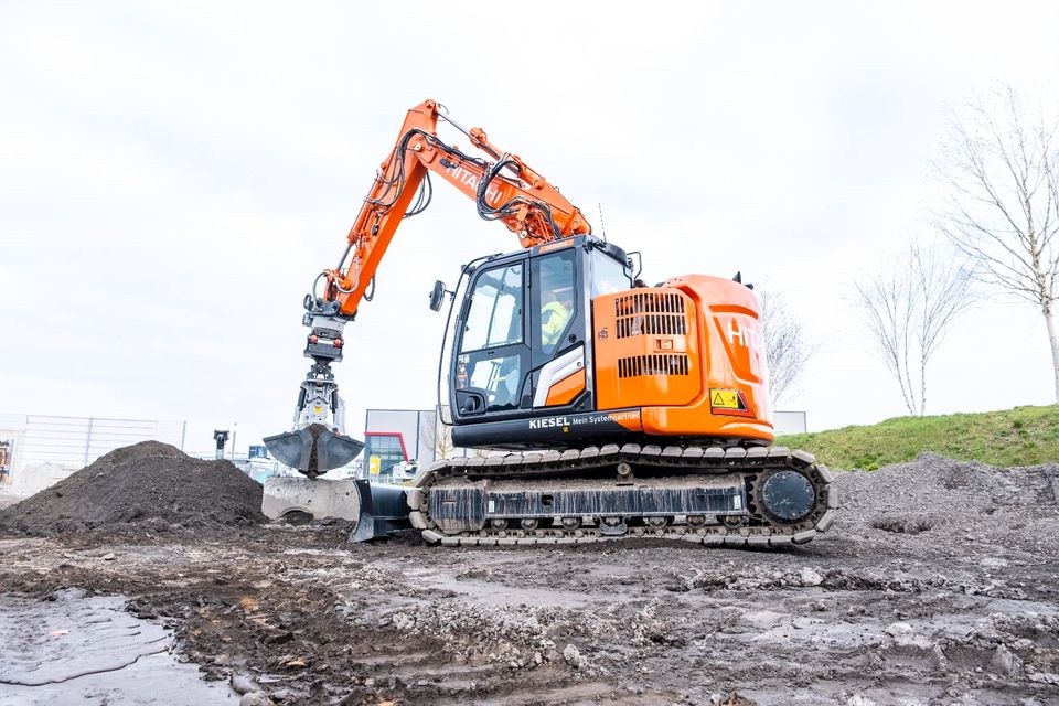 Hitachi ZX135 Bagger verstell Ausleger 16 mieten in Bischberg – 4