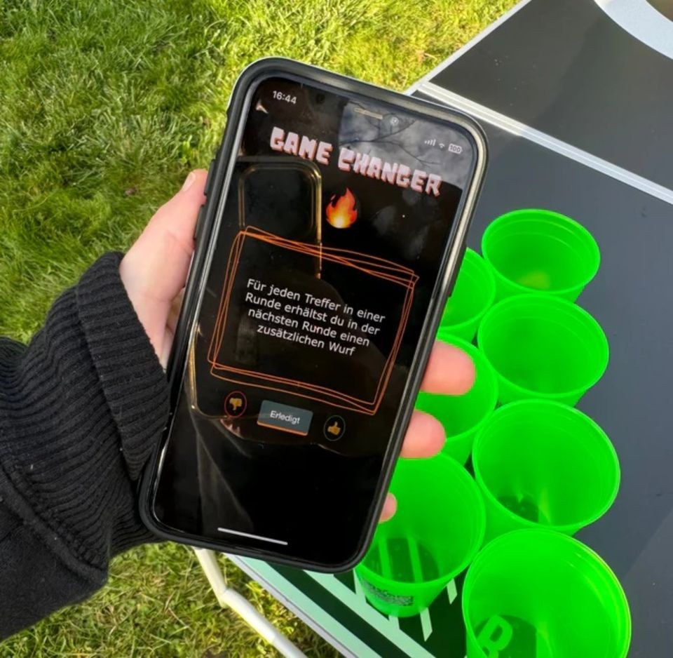 Beer Pong Tisch Bier QR Code mieten bei Jo-Ro – Sitzplätze für alle – 4