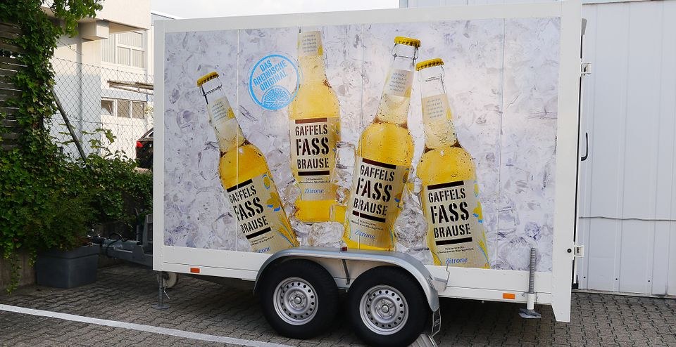 Kühlanhänger mieten bei KACHOURI Getränke-Service – für Fest & Markt