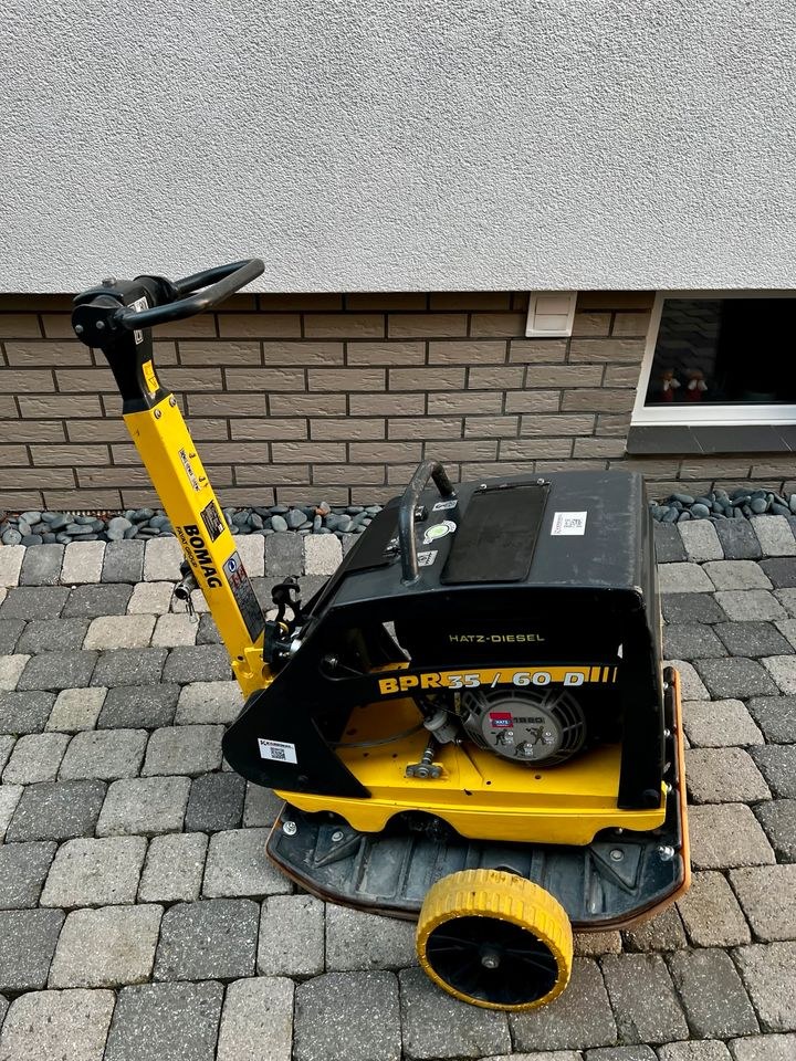 Rüttelplatte Bomag BRP 35 60D 225kg N mieten bei Kardinal – 3