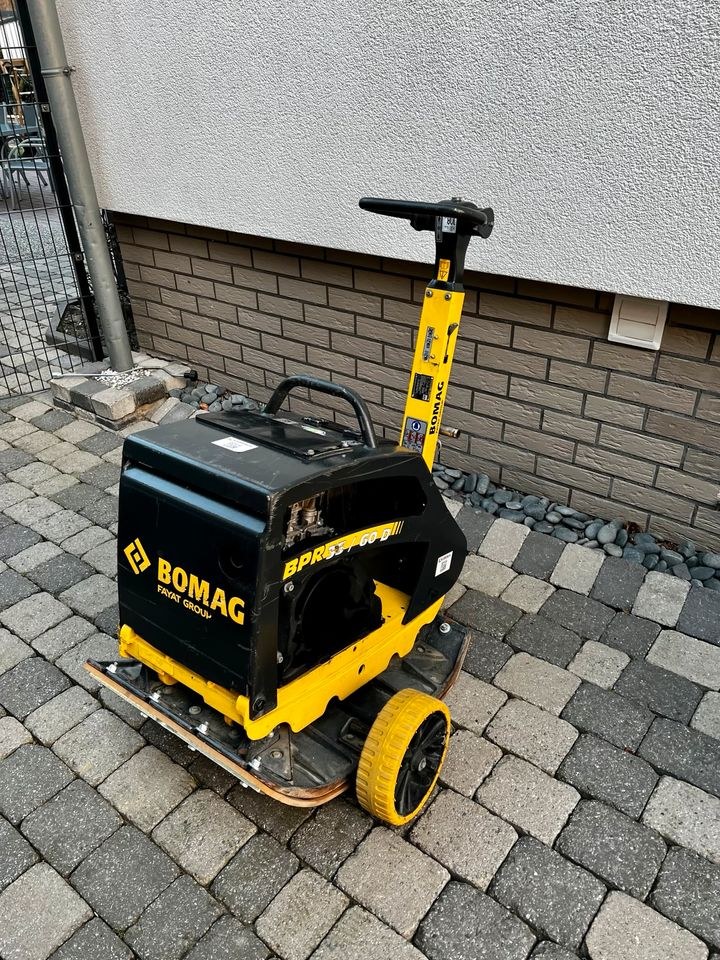 Rüttelplatte Bomag BRP 35 60D 225kg N mieten bei Kardinal