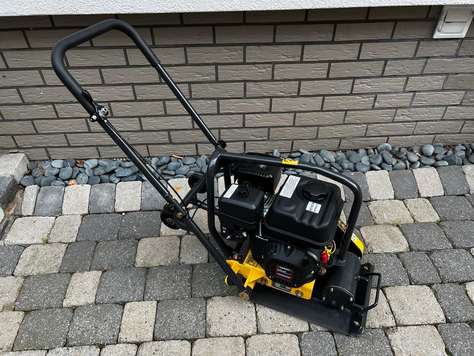 Rüttelplatte 65kg mieten bei Kardinal – für Pflaster & Terrasse