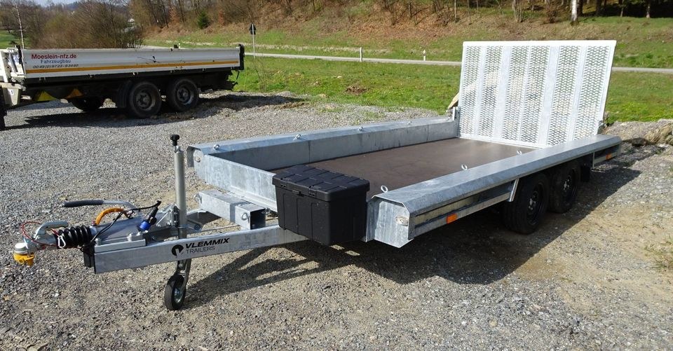 PKW Anhänger Maschinentransporter Tieflader mieten in Konzell
