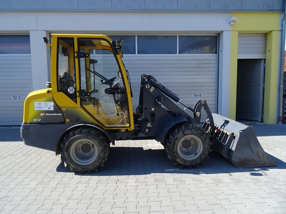 Radlader Hoflader 2,3t auch mieten in Konzell
