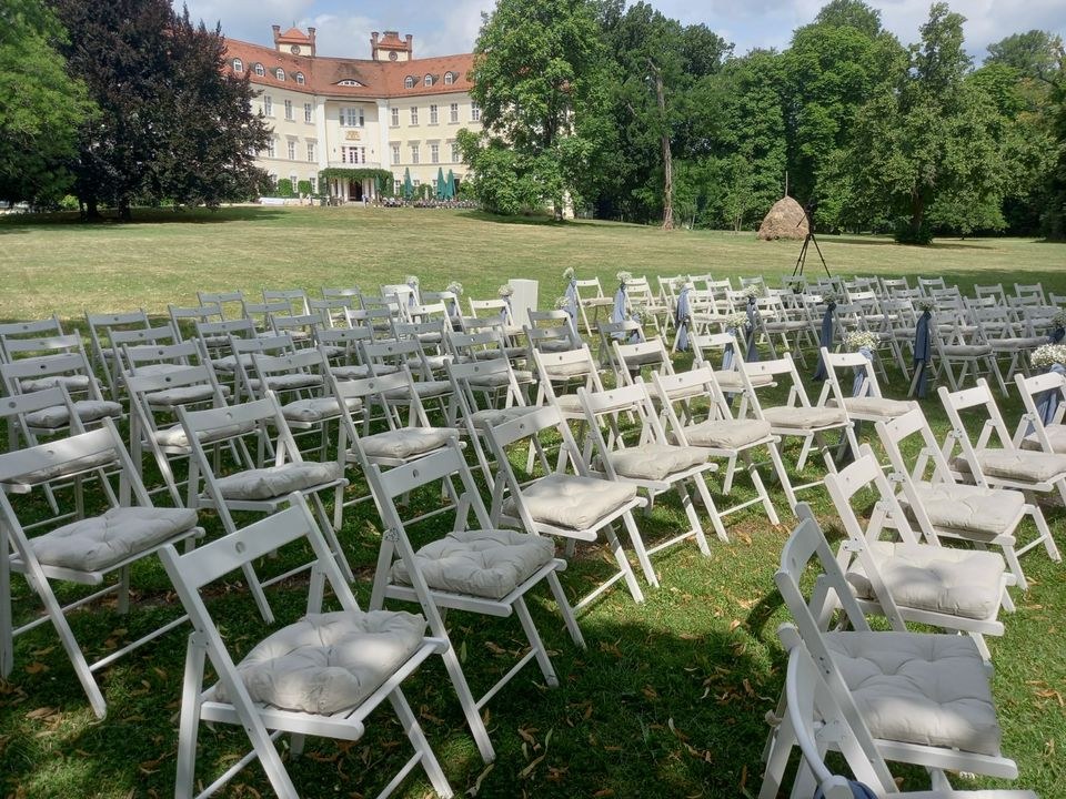 Chiavari Crossback Klappstühle weiß mieten bei KIEKS Partyverleih