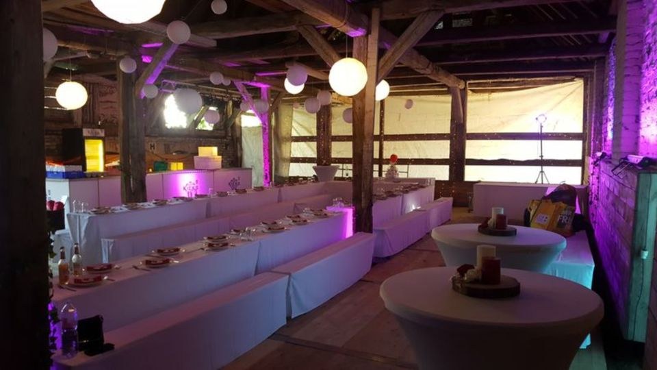 Tischdecken Hussen mieten bei KIEKS Partyverleih – Sitzplätze für alle – 4