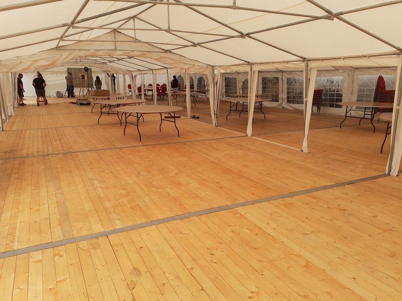 Zeltboden Tanzboden mobilen Holzboden Partyzelt mieten in Elsterwerda