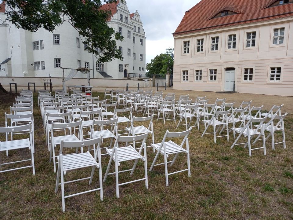 Holzstuhl Stühle weiß Klappstuhl freie Trauung mieten in Elsterwerda – 3