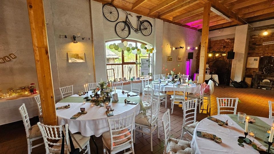 Chiavari Crossback Klappstühle weiß mieten bei KIEKS Partyverleih – 2