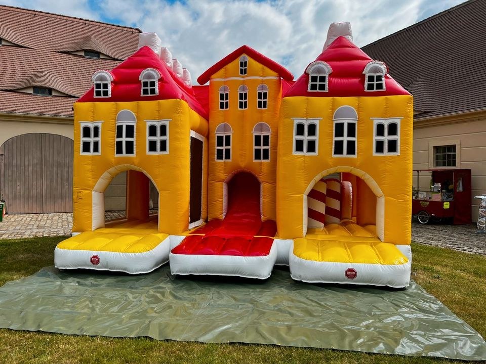 Hüpfburg Royal Palace Schloß Rutsche Multiplay mieten in Crostwitz