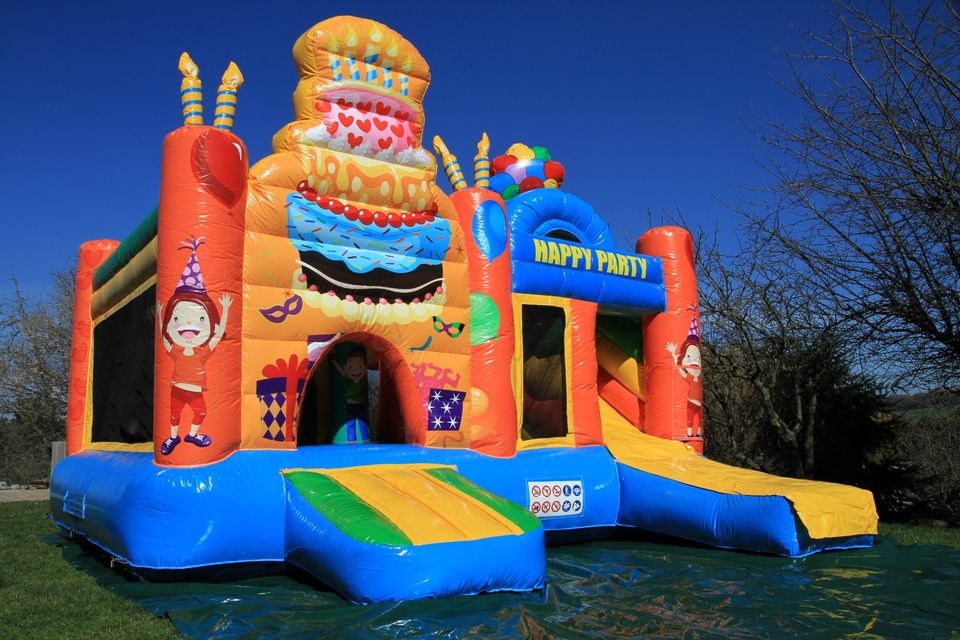 Hüpfburg Multiplay Happy mieten in Crostwitz – Hüpfspaß für jede Feier