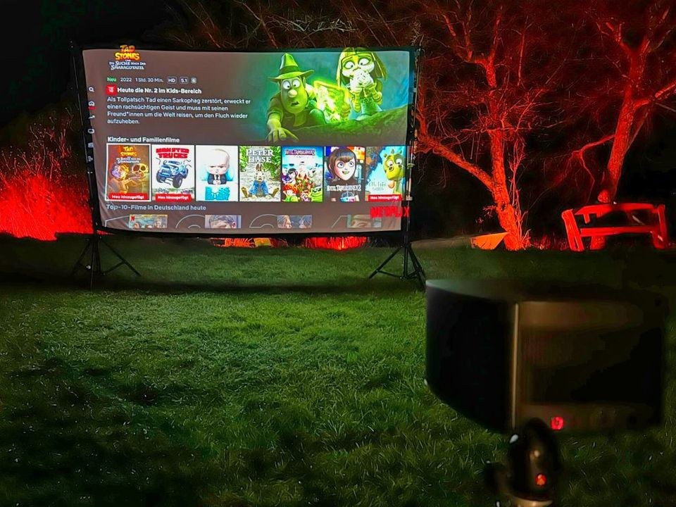 Aufblasbare XL Leinwand Beamer 4K mieten in Crostwitz – 4