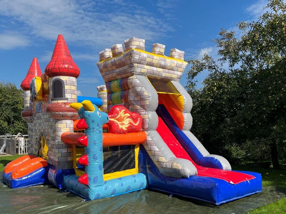 Hüpfburg Dragon Castle mieten in Crostwitz – Hüpfspaß für jede Feier