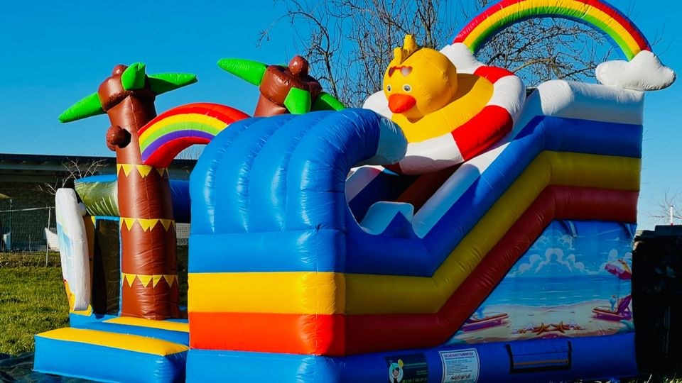 Hüpfburg Aloha Beach Multiplay Rutsche mieten in Crostwitz
