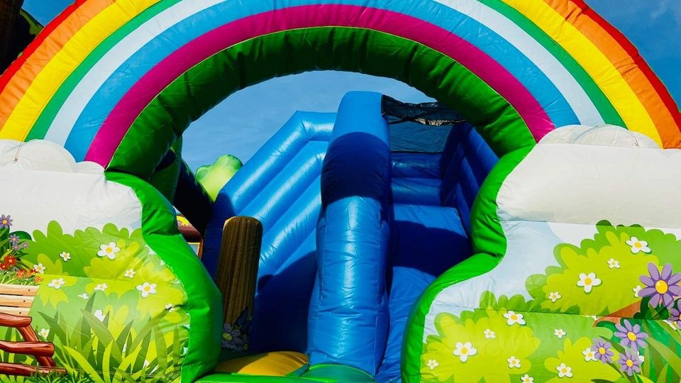 Hüpfburg Farm Life Multiplay Rutsche mieten in Crostwitz – 3